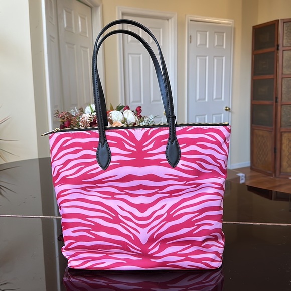 NEW!! Furla Extra Large Calypso Tote Bag – Designer Nylon & Leather Shoulder Bag - Picture 4 of 12